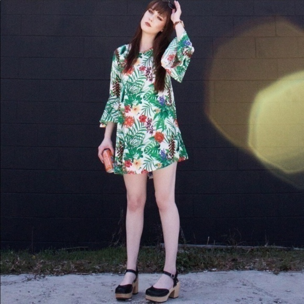 Lulus tropical palm print bell sleeve mini dress spring outfit small